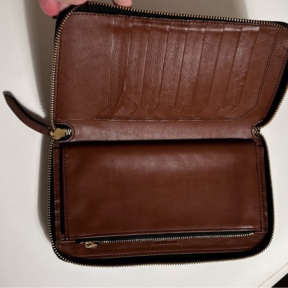 Burberry long leather zippy wallet in excellent condition - Picture 8 of 11